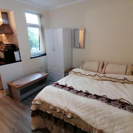 Self-Contained Studio Flat Bathrooms Kitchens Upgrade Locations To City Centre 15 Minutes Walking Distance Nottingham Universities Queen Hospitals City Hospitals Eksteriør bilde