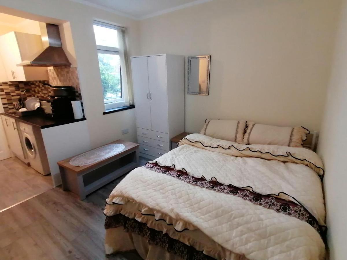 Self-Contained Studio Flat Bathrooms Kitchens Upgrade Locations To City Centre 15 Minutes Walking Distance Nottingham Universities Queen Hospitals City Hospitals Eksteriør bilde