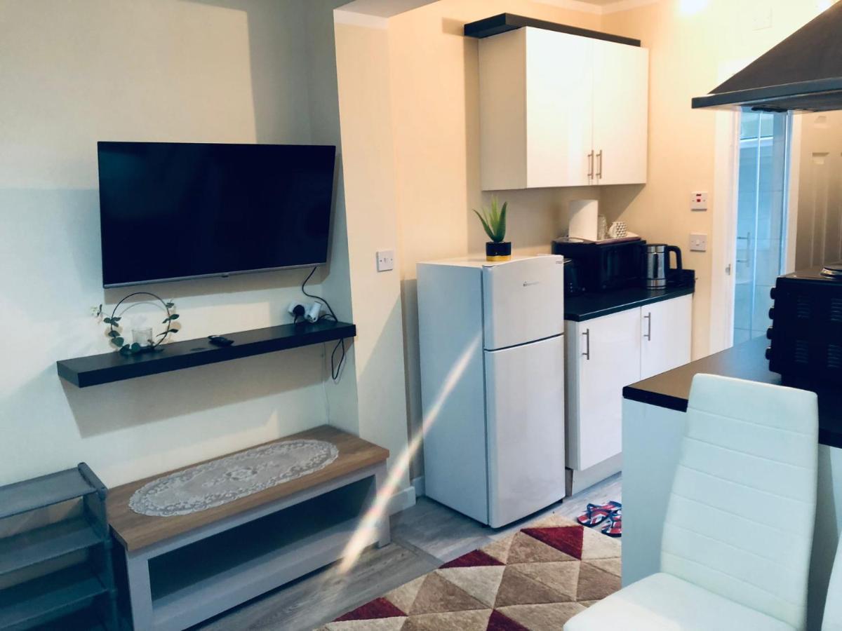 Self-Contained Studio Flat Bathrooms Kitchens Upgrade Locations To City Centre 15 Minutes Walking Distance Nottingham Universities Queen Hospitals City Hospitals Eksteriør bilde