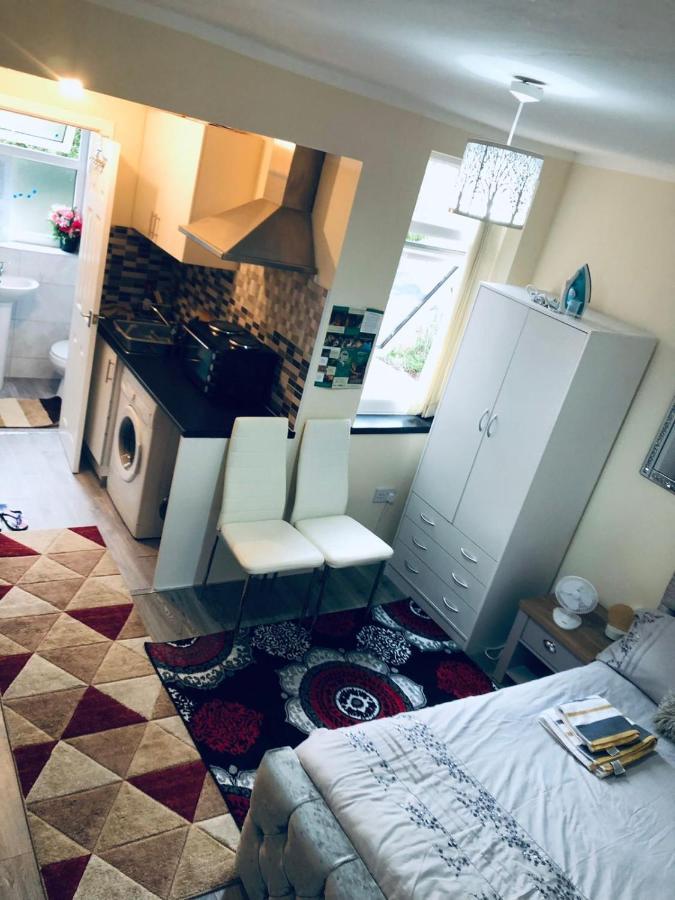 Self-Contained Studio Flat Bathrooms Kitchens Upgrade Locations To City Centre 15 Minutes Walking Distance Nottingham Universities Queen Hospitals City Hospitals Eksteriør bilde