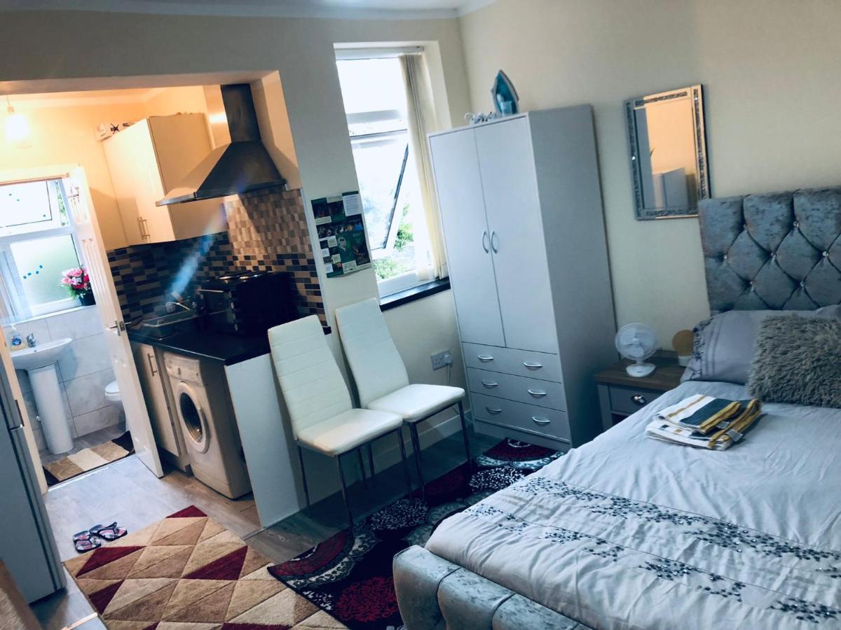 Self-Contained Studio Flat Bathrooms Kitchens Upgrade Locations To City Centre 15 Minutes Walking Distance Nottingham Universities Queen Hospitals City Hospitals Eksteriør bilde